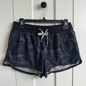 Women’s Vouri Clementine Black Camo Athletic Shorts size Medium